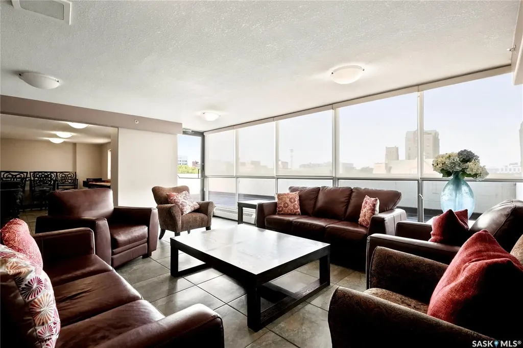 315 5th Avenue N Saskatoon SK S7K 5Z8