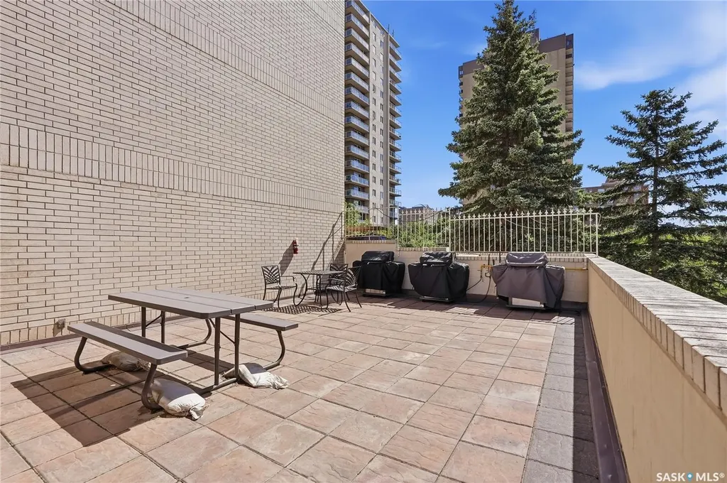 315 5th Avenue N Saskatoon SK S7K 5Z8