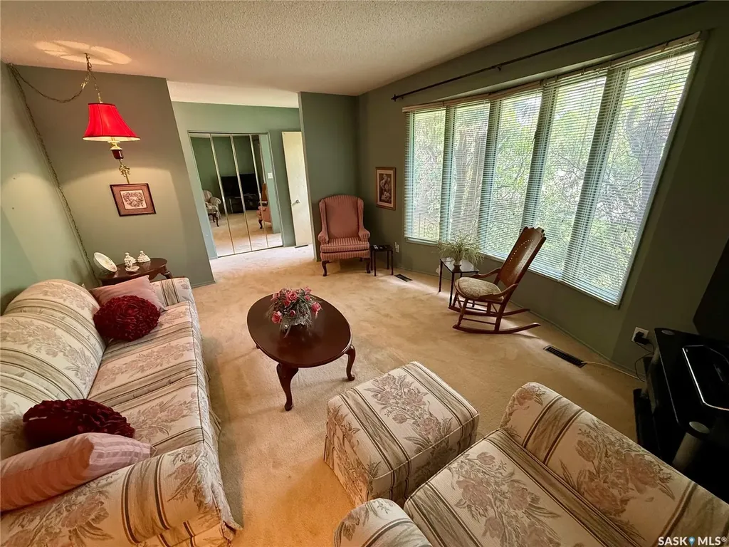 15 Fuhrmann Crescent Regina SK S4R 5S4