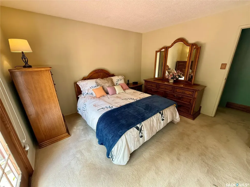 15 Fuhrmann Crescent Regina SK S4R 5S4