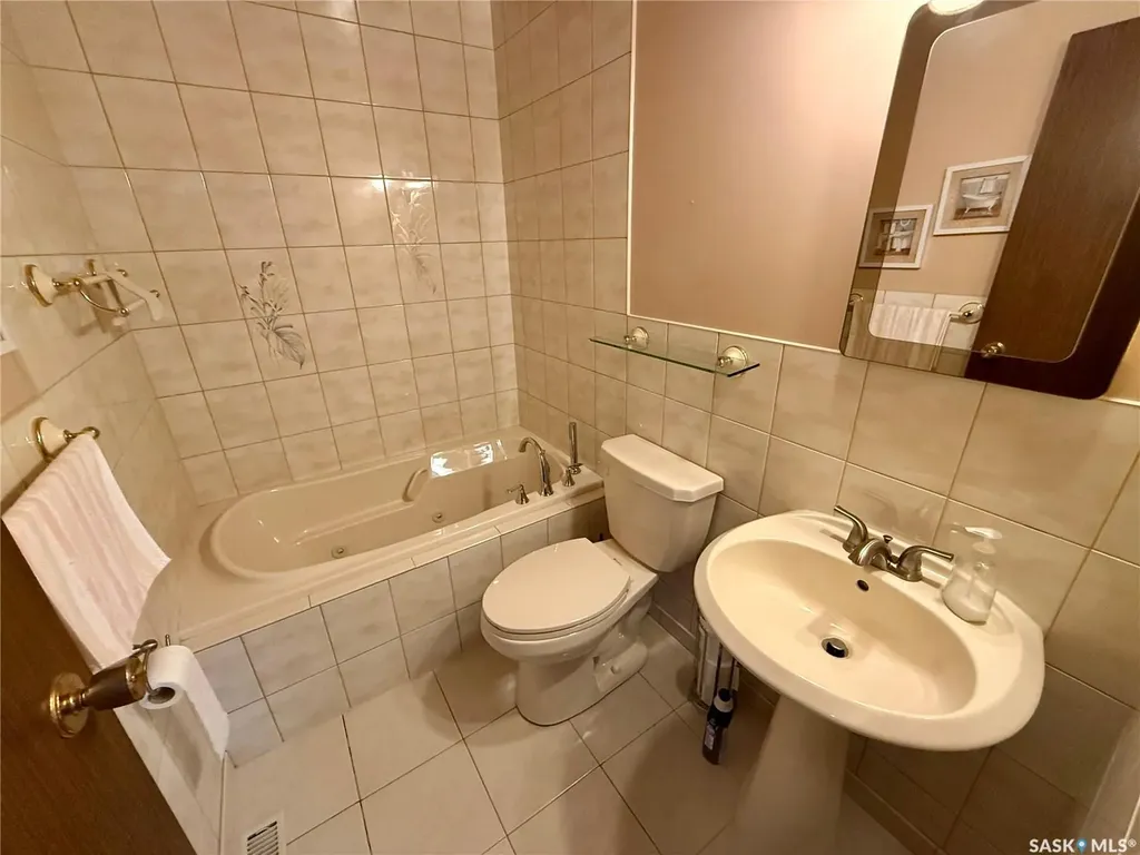 15 Fuhrmann Crescent Regina SK S4R 5S4