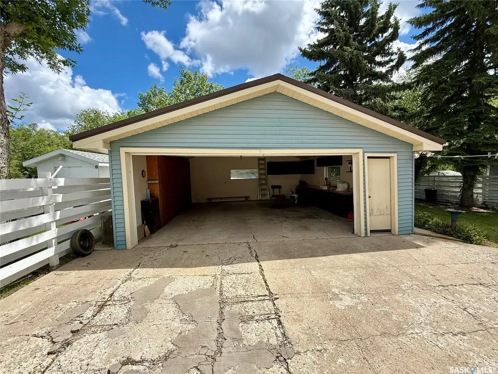 15 Fuhrmann Crescent Regina SK S4R 5S4
