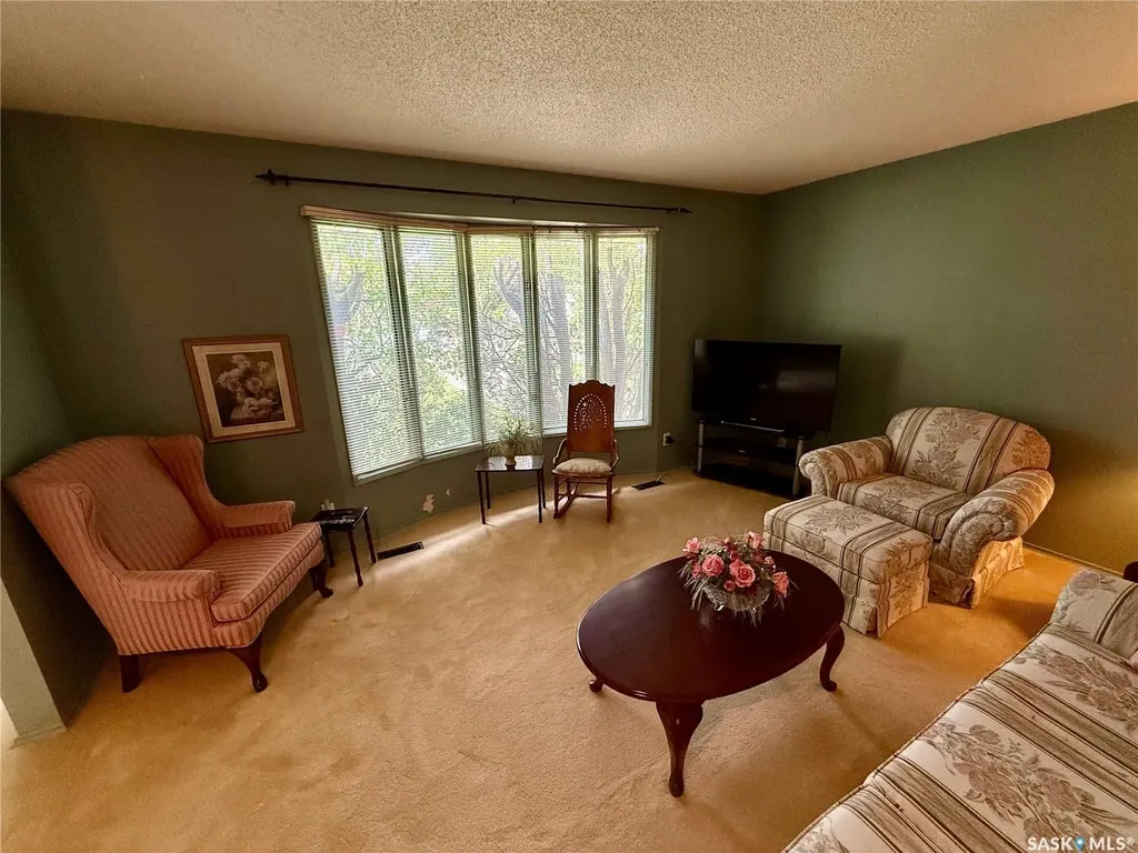 15 Fuhrmann Crescent Regina SK S4R 5S4