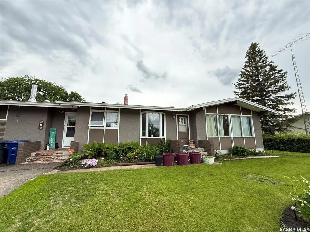 221 Macaskill Avenue Glaslyn SK S0M 0Y0