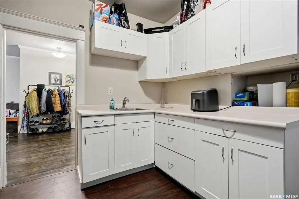 2070 Garnet Street Regina SK S4T 2Z6
