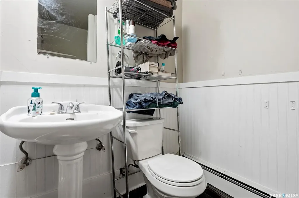 2070 Garnet Street Regina SK S4T 2Z6
