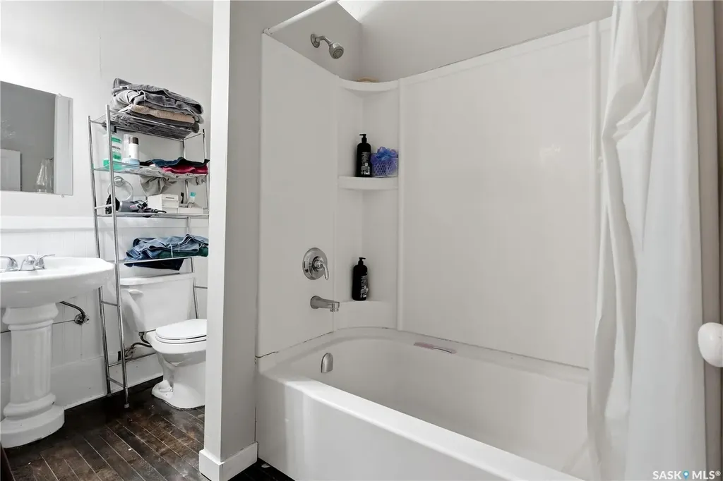 2070 Garnet Street Regina SK S4T 2Z6