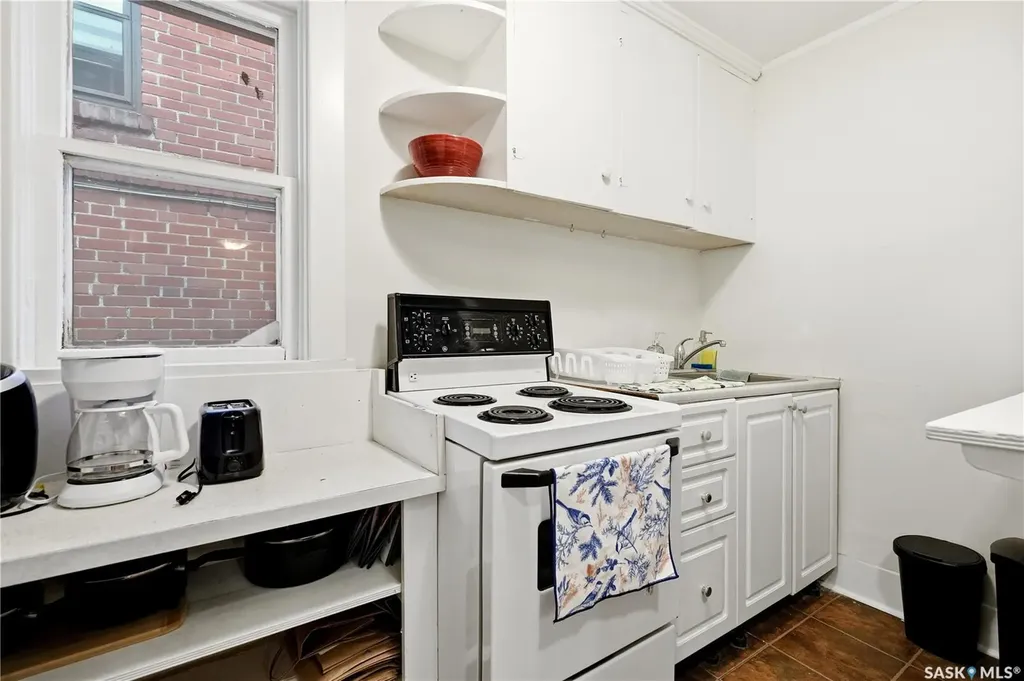 2070 Garnet Street Regina SK S4T 2Z6