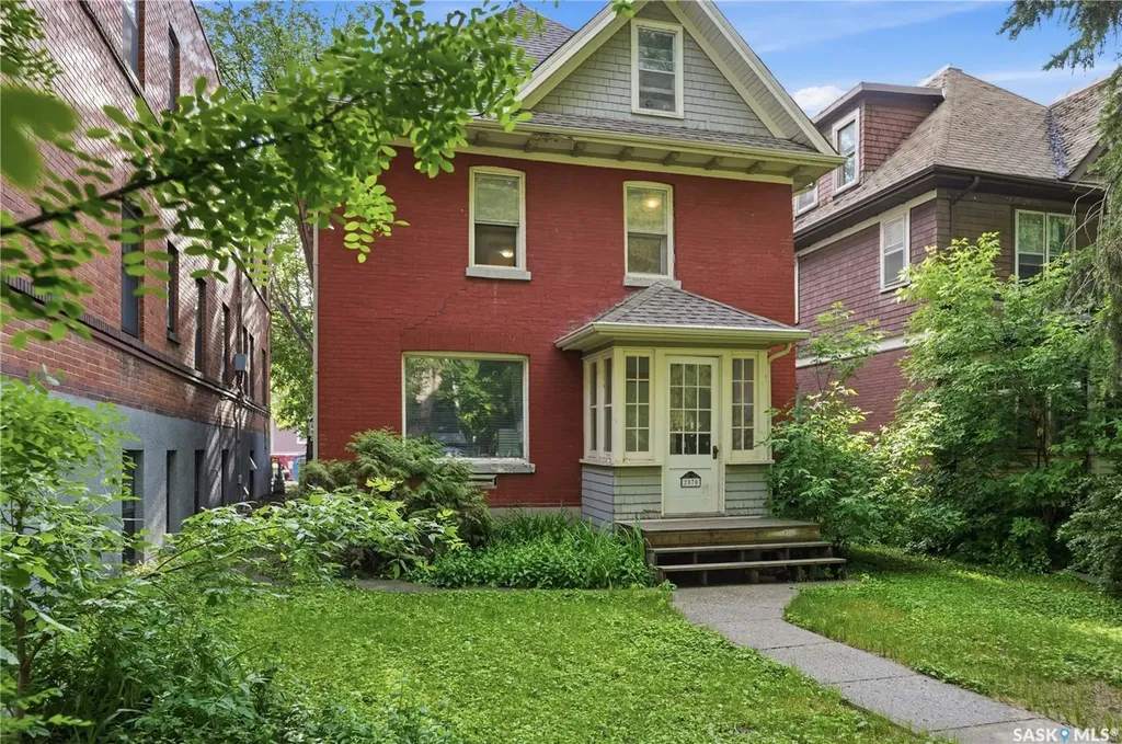 2070 Garnet Street Regina SK S4T 2Z6