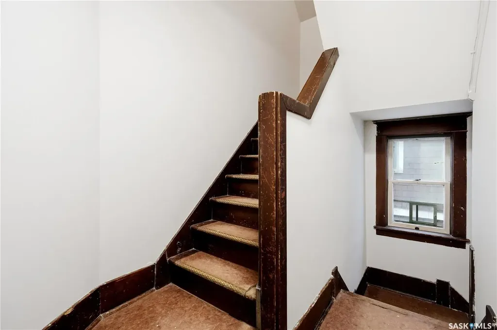 2070 Garnet Street Regina SK S4T 2Z6