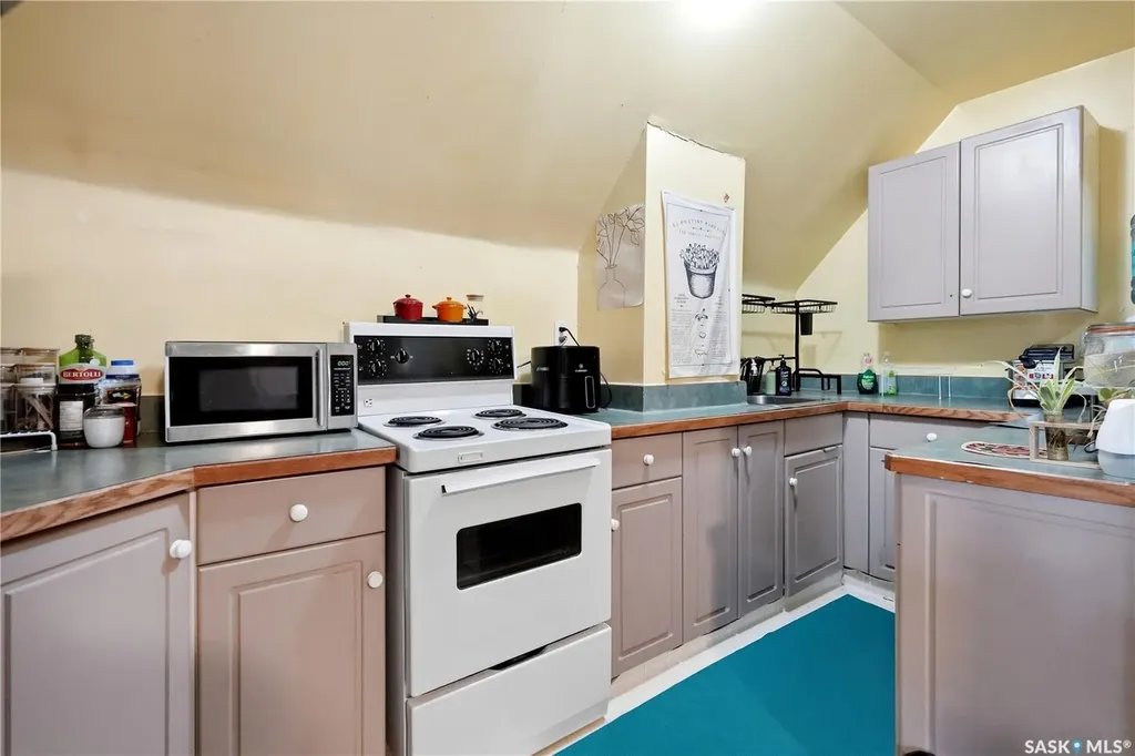 2070 Garnet Street Regina SK S4T 2Z6