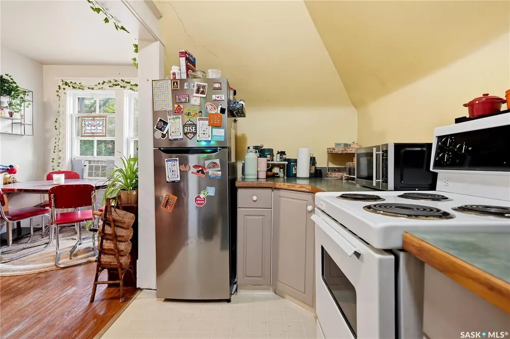 2070 Garnet Street Regina SK S4T 2Z6