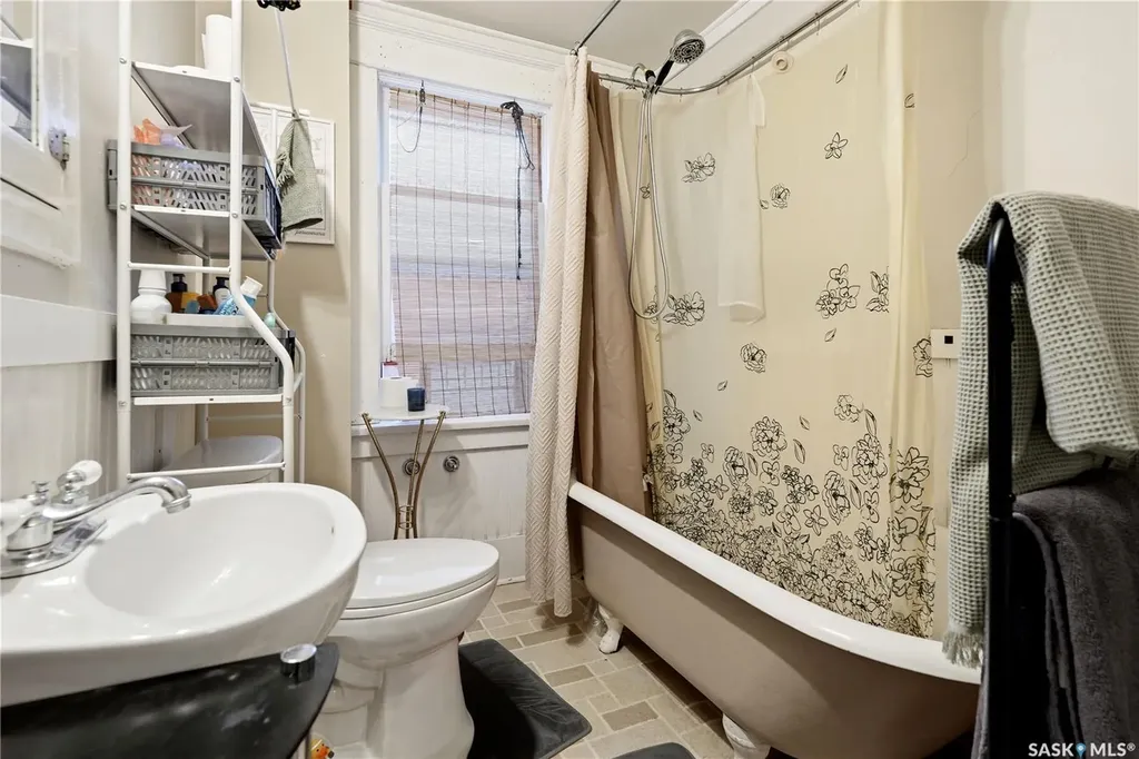 2070 Garnet Street Regina SK S4T 2Z6