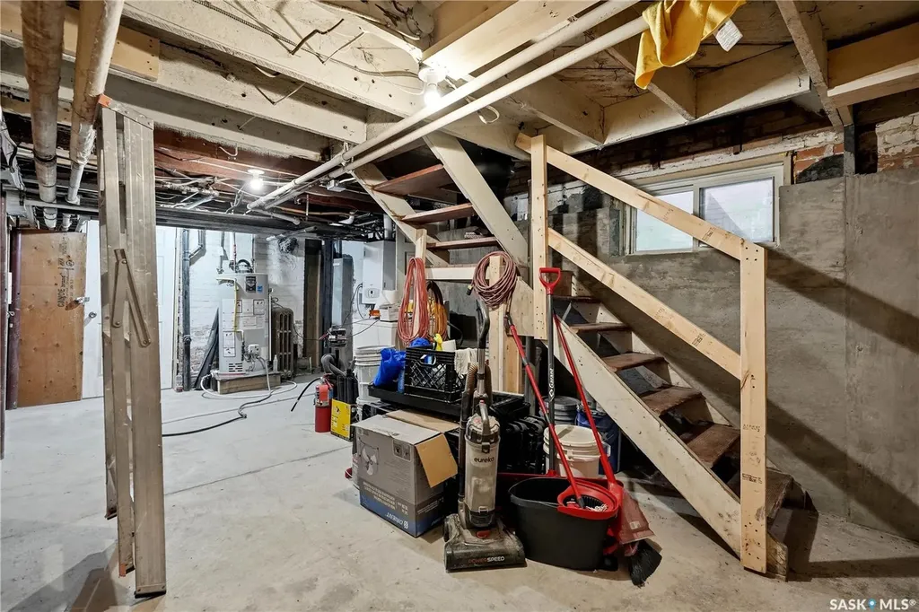 2070 Garnet Street Regina SK S4T 2Z6