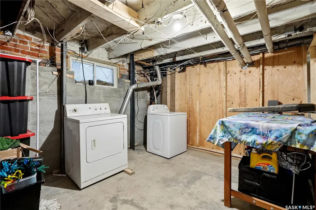 2070 Garnet Street Regina SK S4T 2Z6