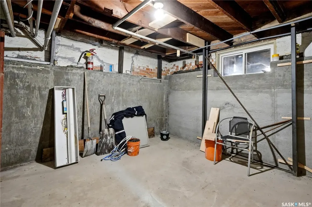 2070 Garnet Street Regina SK S4T 2Z6