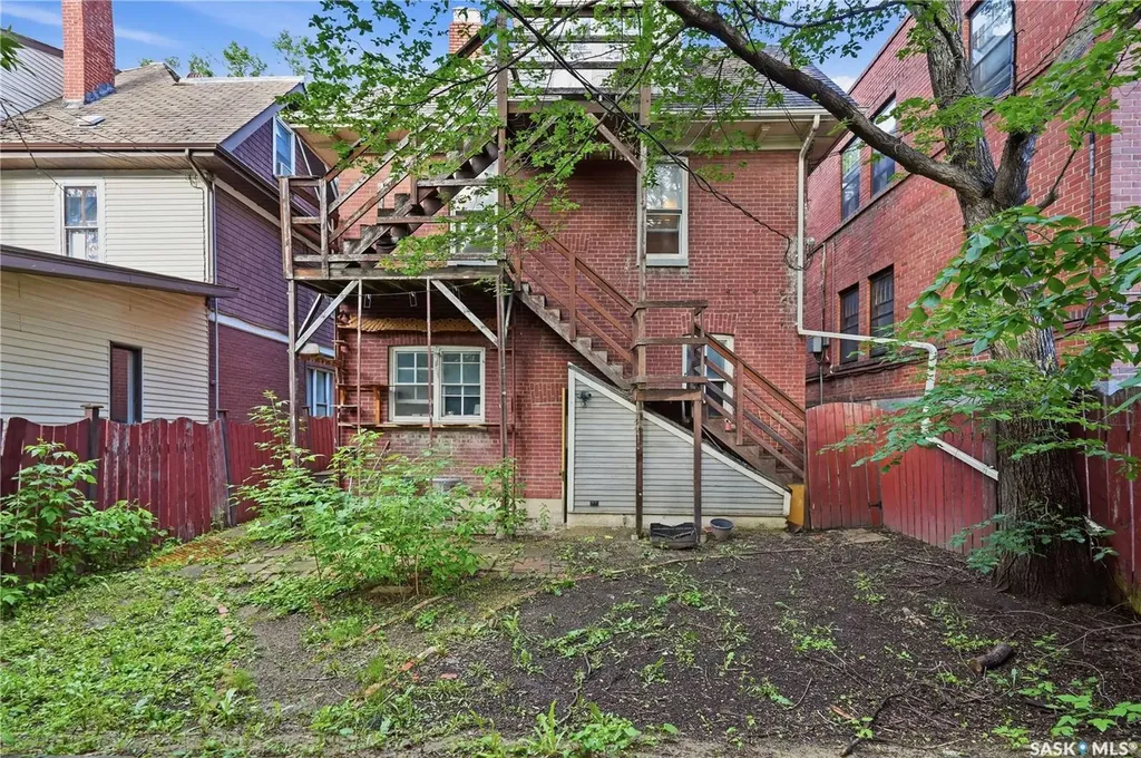 2070 Garnet Street Regina SK S4T 2Z6