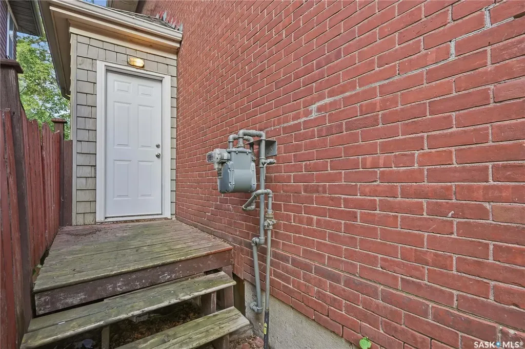 2070 Garnet Street Regina SK S4T 2Z6