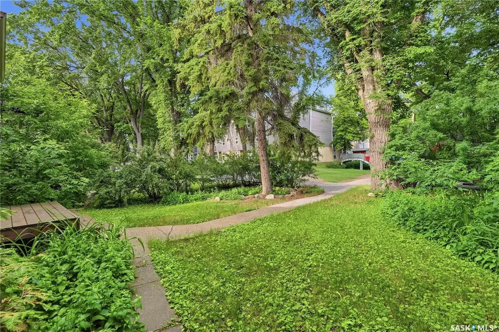 2070 Garnet Street Regina SK S4T 2Z6