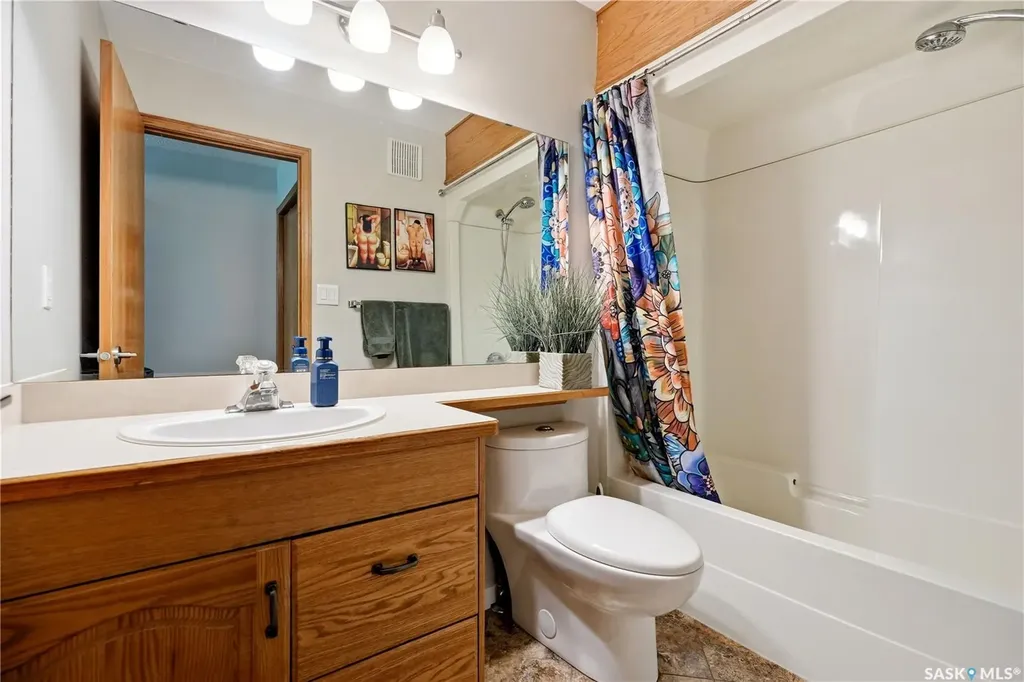 3352 Brookshire Lane Regina SK S4V 2R1