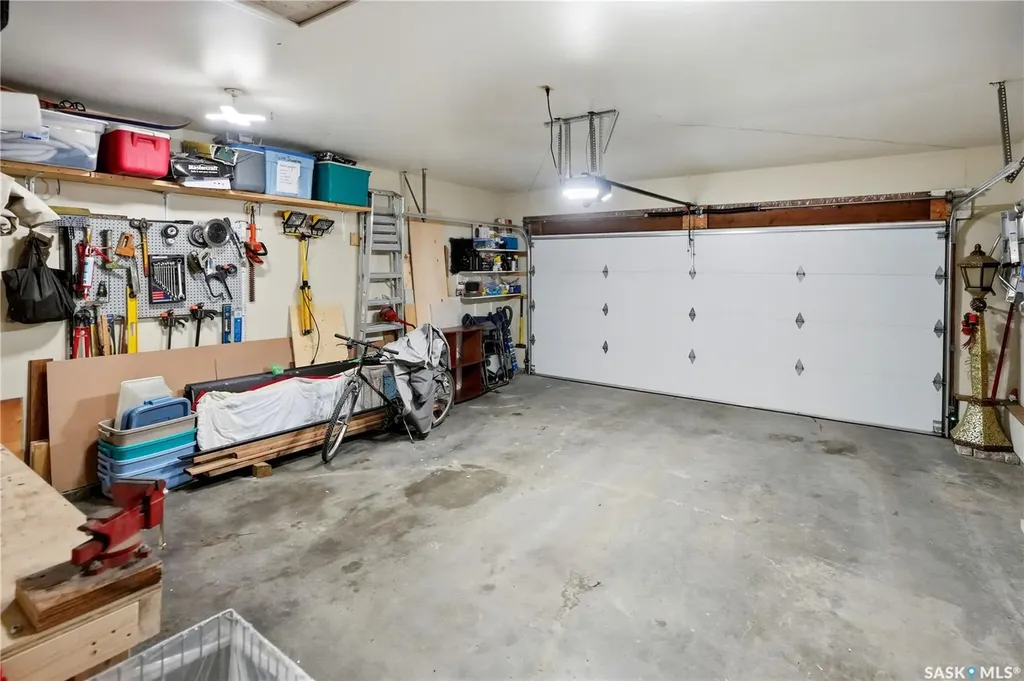 3352 Brookshire Lane Regina SK S4V 2R1