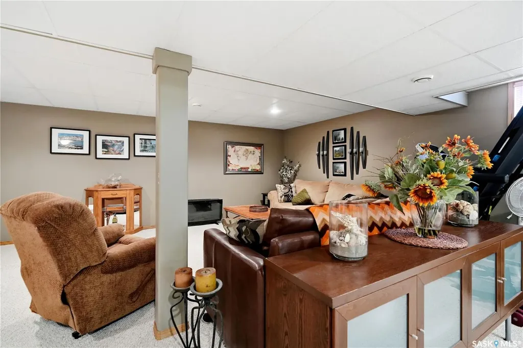 3352 Brookshire Lane Regina SK S4V 2R1