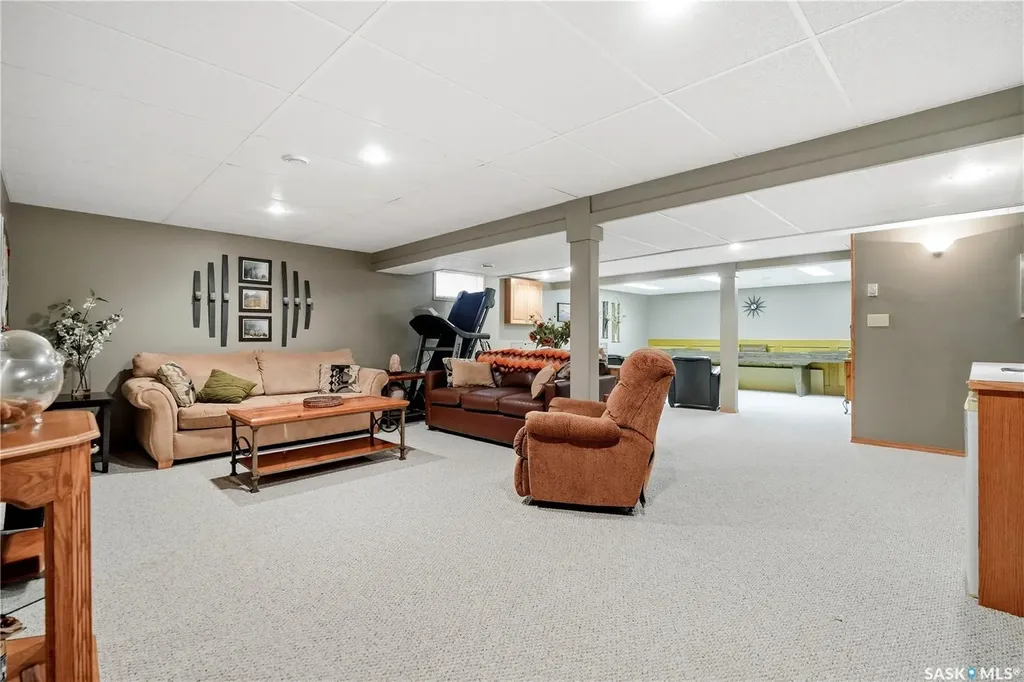 3352 Brookshire Lane Regina SK S4V 2R1