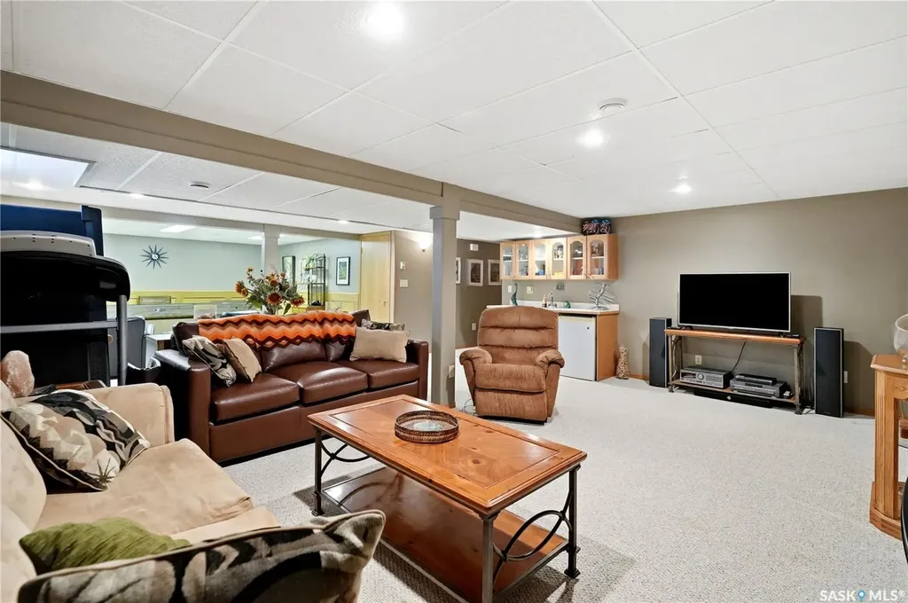 3352 Brookshire Lane Regina SK S4V 2R1