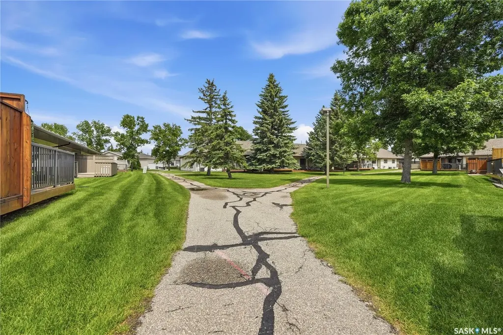 3352 Brookshire Lane Regina SK S4V 2R1