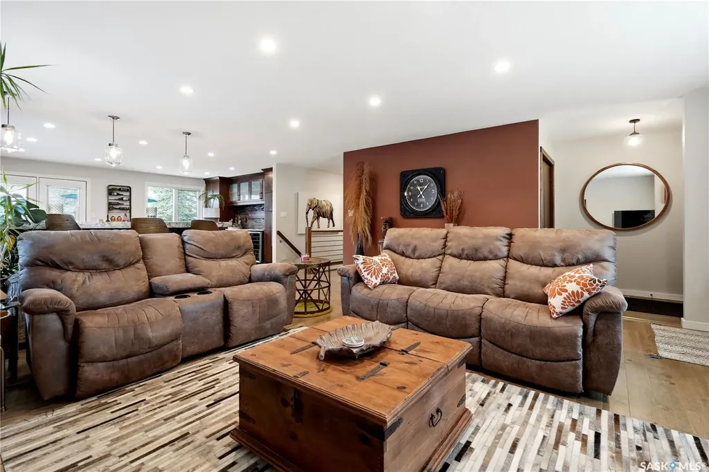 3352 Brookshire Lane Regina SK S4V 2R1
