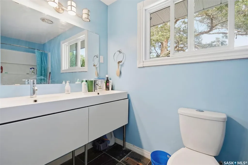 22 Rutter Crescent Saskatoon SK S7H 3B7
