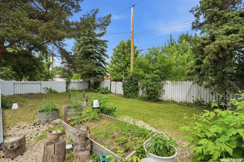 22 Rutter Crescent Saskatoon SK S7H 3B7