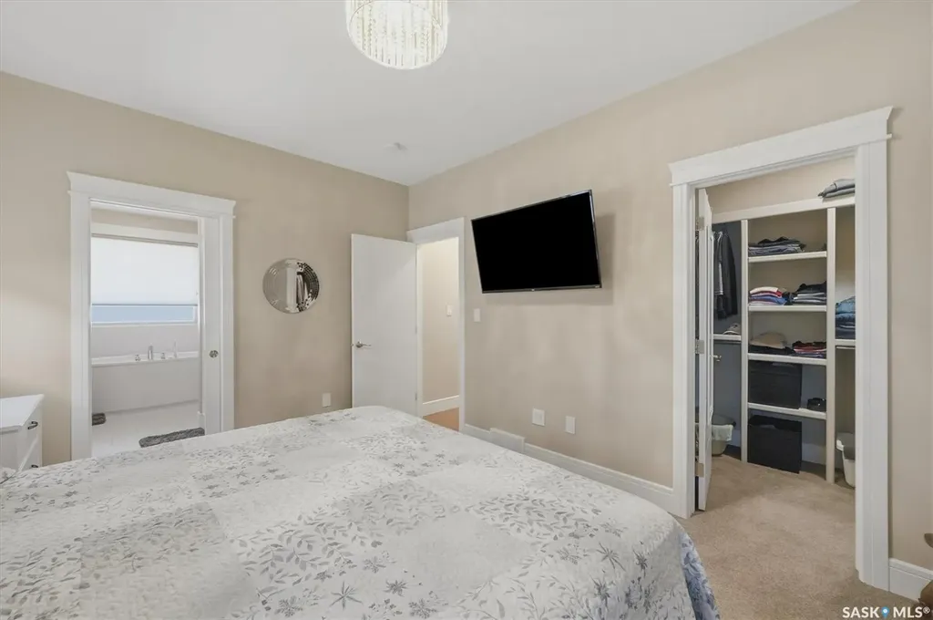 238 Gillies Street Saskatoon SK S7V 0J7