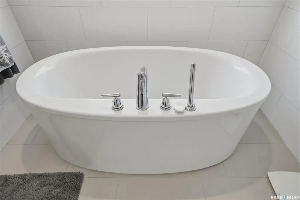 238 Gillies Street Saskatoon SK S7V 0J7