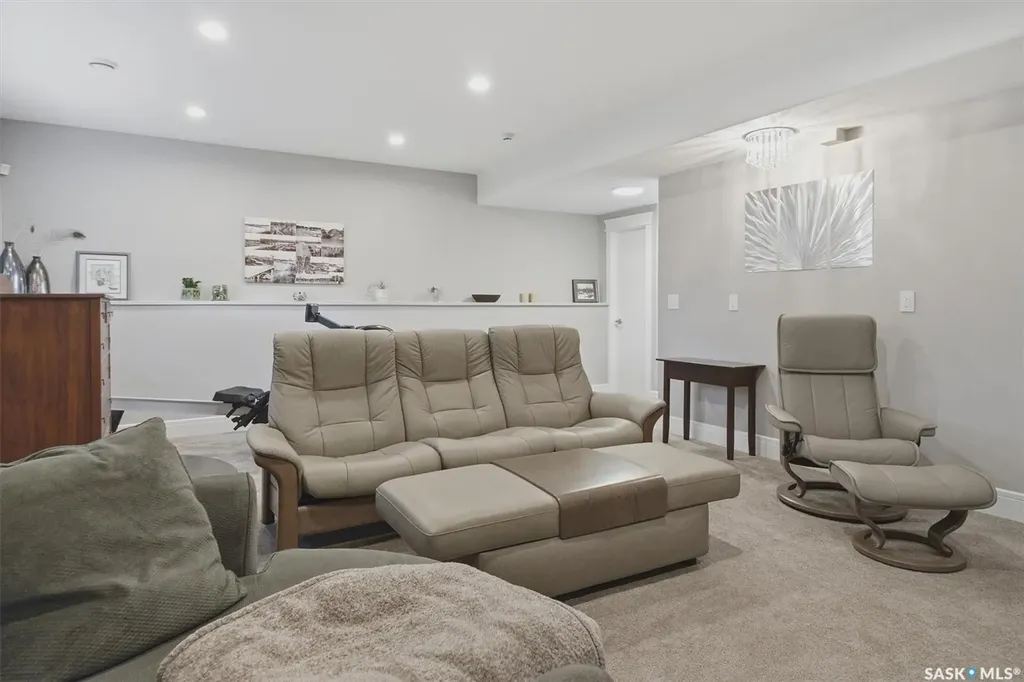238 Gillies Street Saskatoon SK S7V 0J7