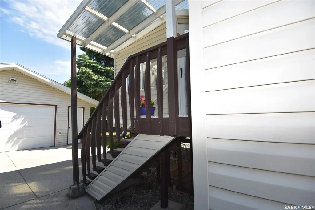 309 Watson Crescent Nipawin SK S0E 1E0