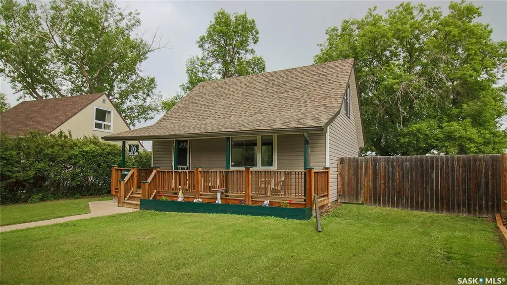16 Cecil Crescent Regina SK S4T 5Y5