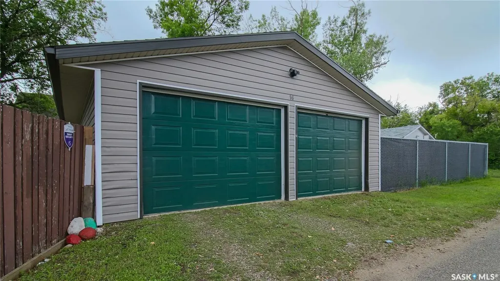16 Cecil Crescent Regina SK S4T 5Y5