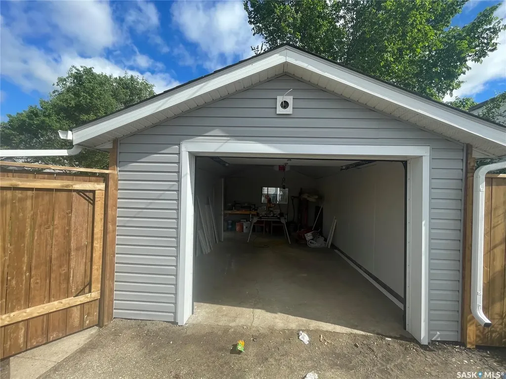 911 23rd Street Saskatoon SK S7L 0A5