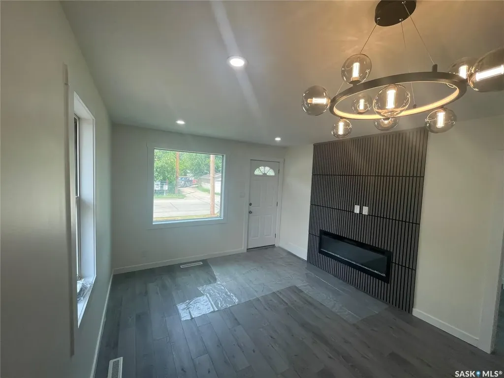 911 23rd Street Saskatoon SK S7L 0A5