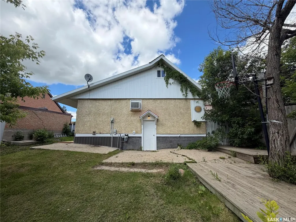 1106 1st Street Estevan SK S4A 0G9