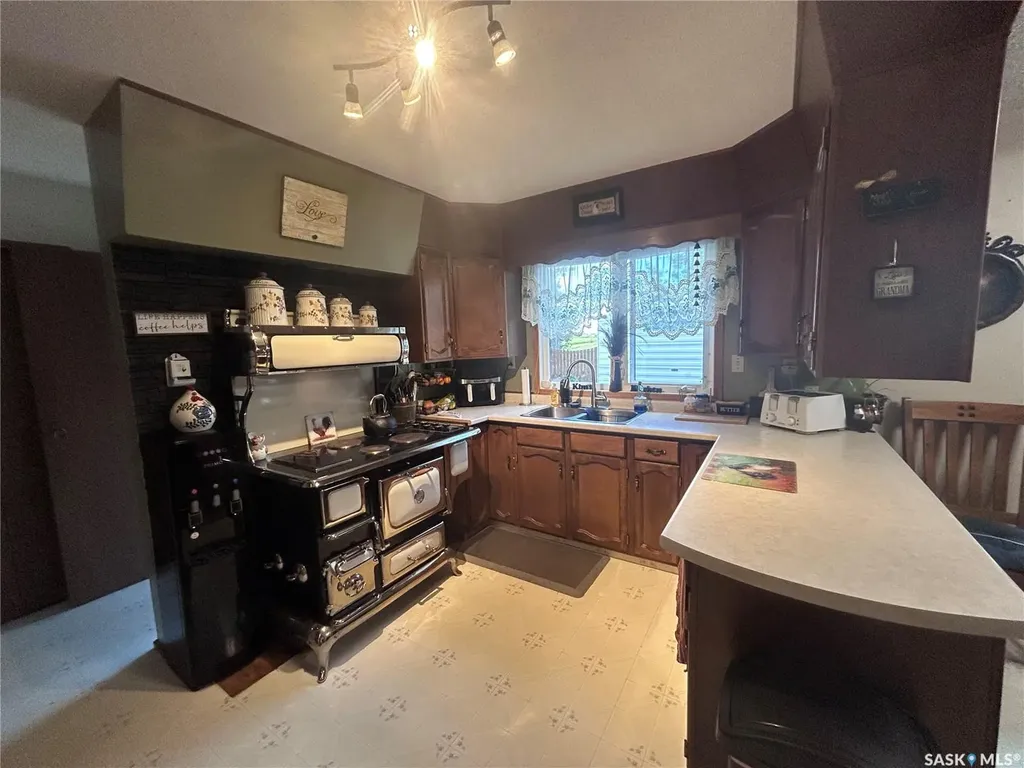 402 1st Street N Lampman SK S0C 1N0