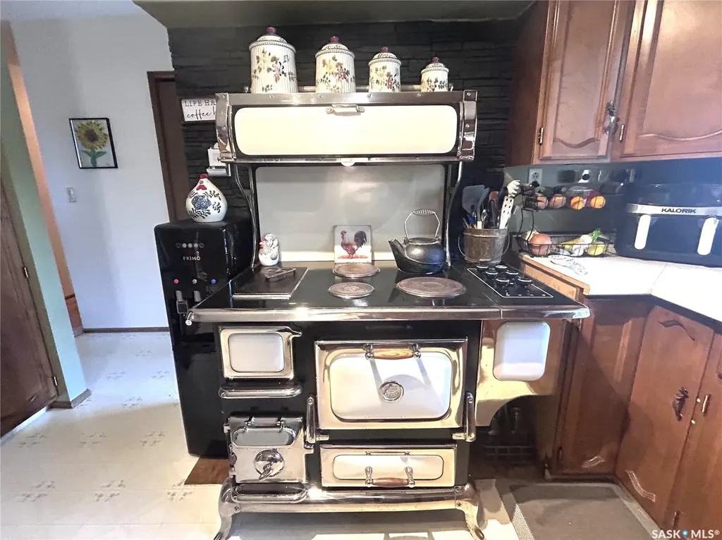 402 1st Street N Lampman SK S0C 1N0