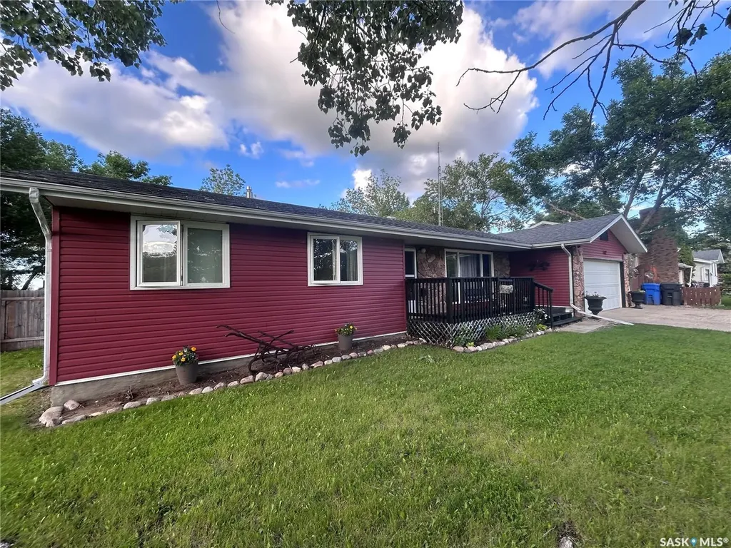 402 1st Street N Lampman SK S0C 1N0