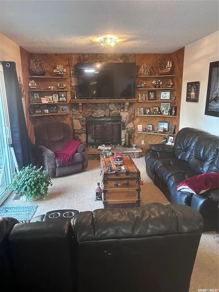 402 1st Street N Lampman SK S0C 1N0