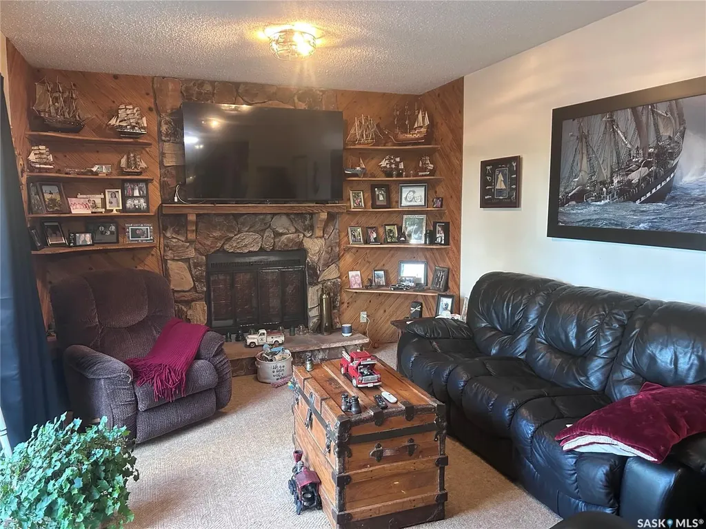 402 1st Street N Lampman SK S0C 1N0