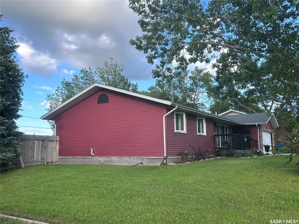 402 1st Street N Lampman SK S0C 1N0