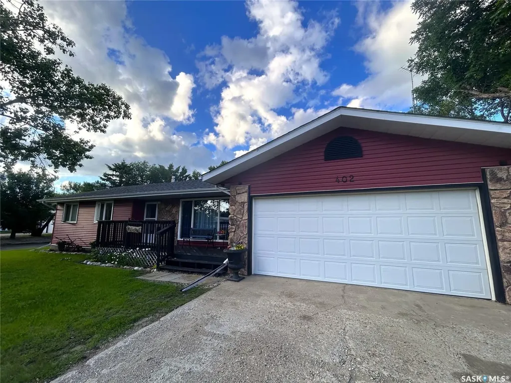 402 1st Street N Lampman SK S0C 1N0