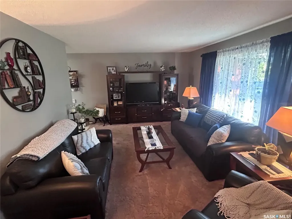 402 1st Street N Lampman SK S0C 1N0