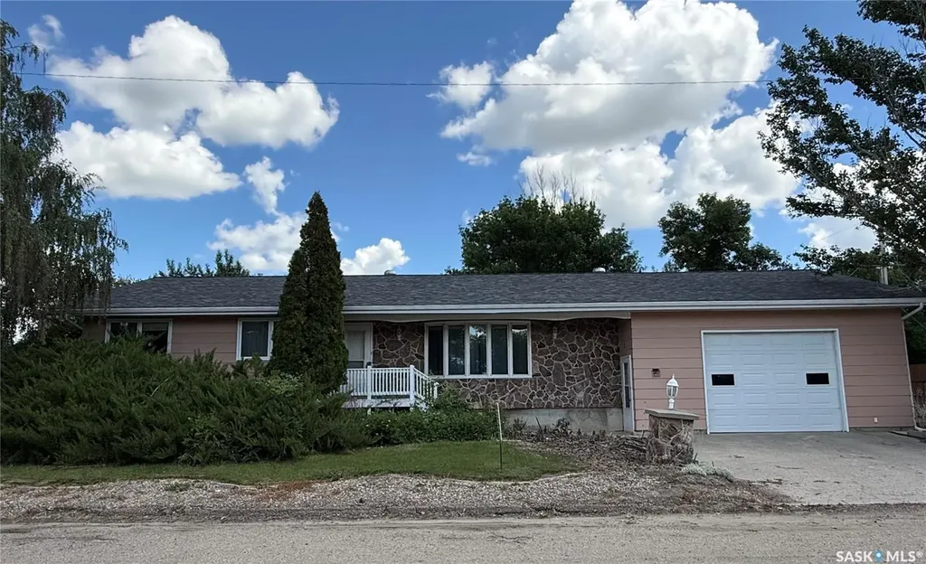 342 4th Avenue SW Eston SK S0L 1A0
